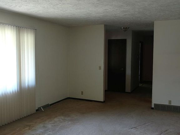 2nd image of 205 N Bowen Dr