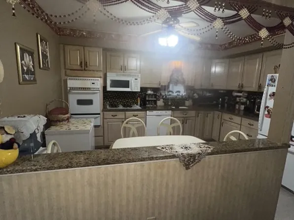 644 Avenue A image 11 of 15