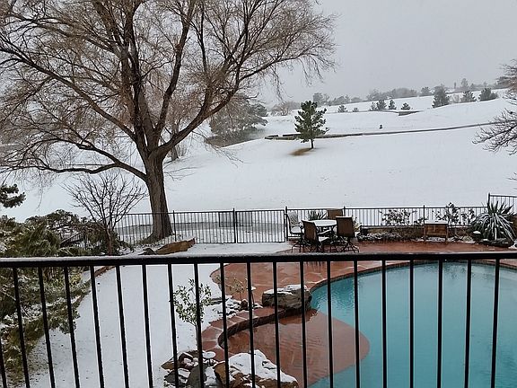 5th image of 921 Singing Hills Dr