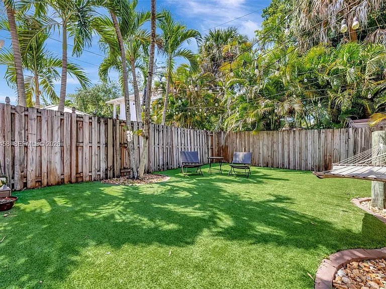 853 SW 11th Ct — Photo 46