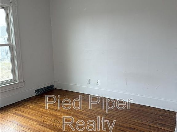 4th image of 534 1/2 E Wyandotte St