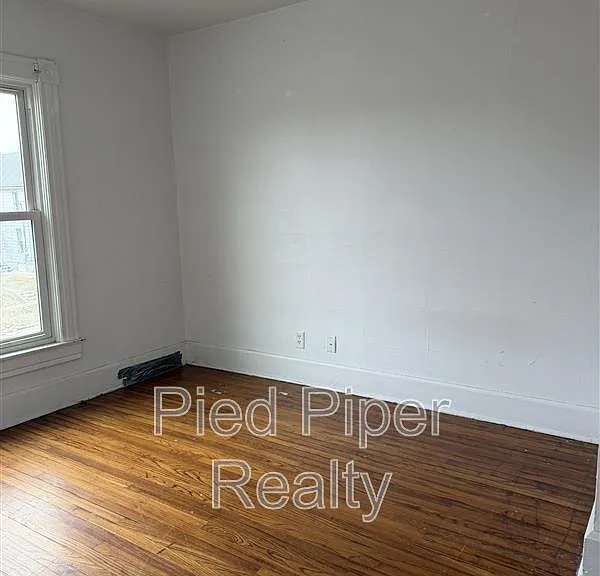 534 1/2 E Wyandotte St — Photo 4