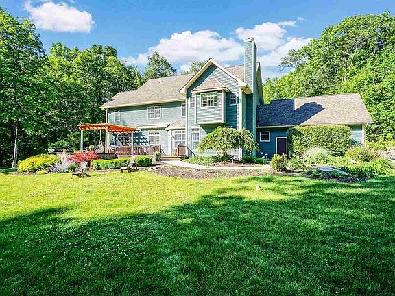 3rd image of 13 Arcadia Dr
