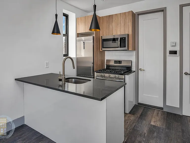 1961 Madison Ave #C2 — Photo 3