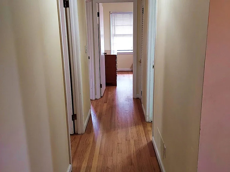 1316 Roberts St — Photo 16