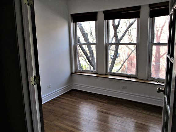 4th image of 2457 W Sunnyside Ave