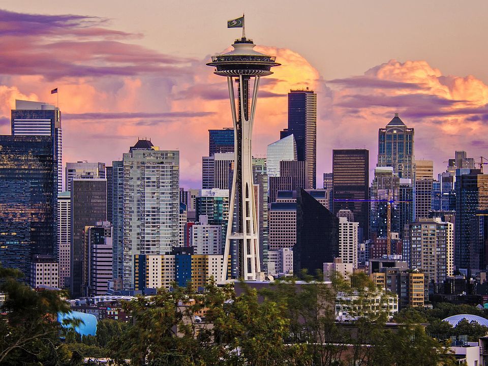 Kerry Park View just a few blocks away!