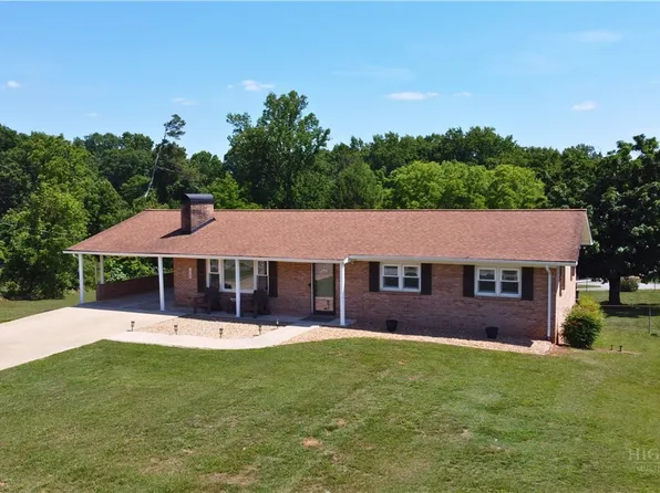 1458 Cartpath Road, North Wilkesboro, NC 28659