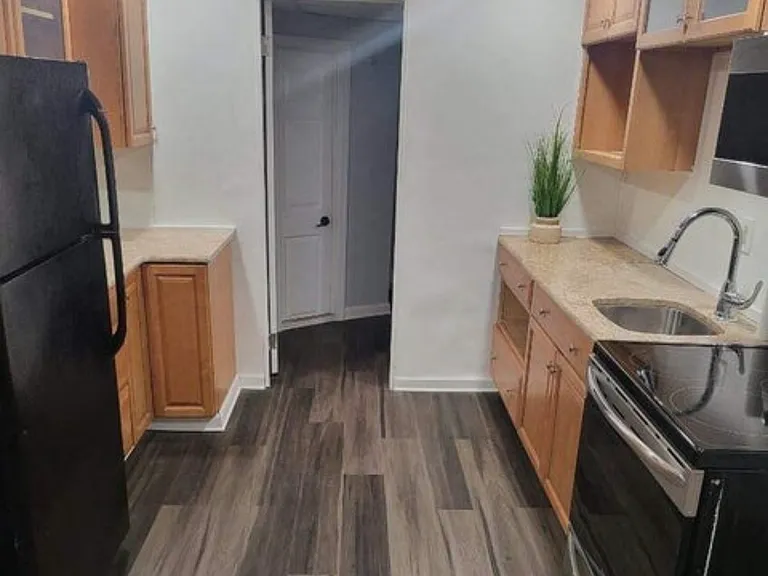 78 James St — Photo 2