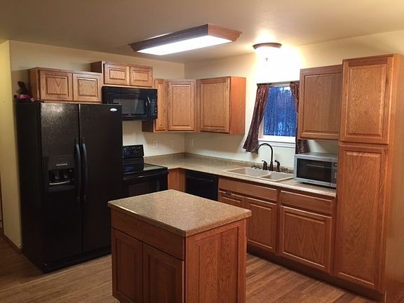 4th image of 2478 Champion Ave