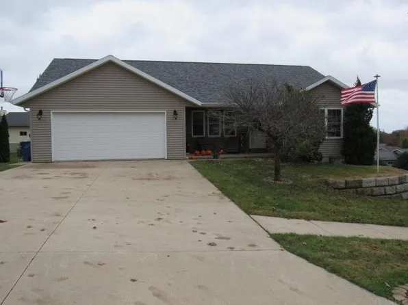 714 Bruce Allen Dr, Monticello, IA 52310