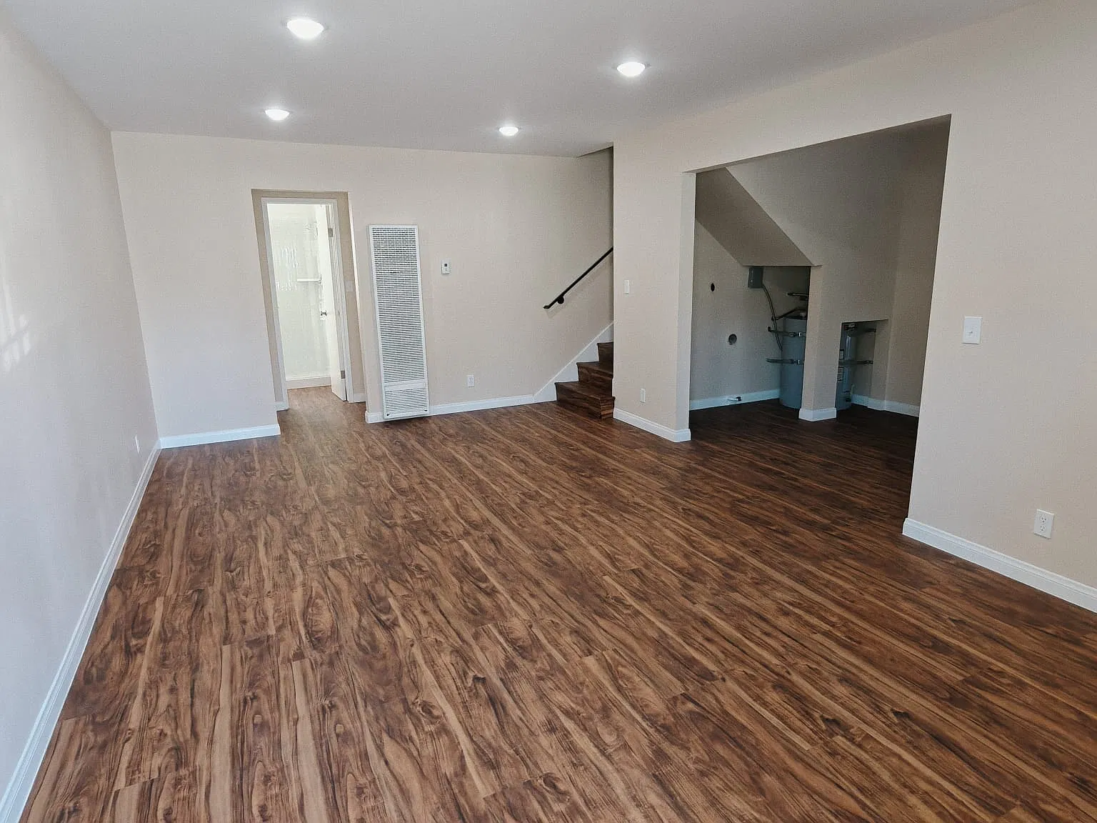 4 bed, 1300 sqft, $3,400 — Photo 1