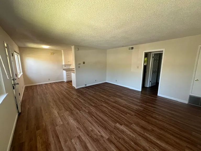 2550 Arroyo Dr — Photo 2