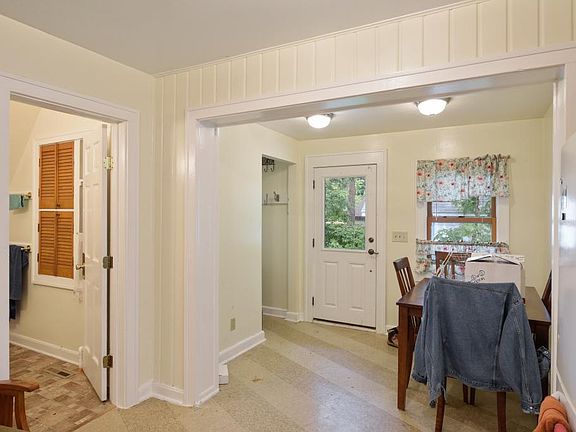 4th image of 1923 5th St NE