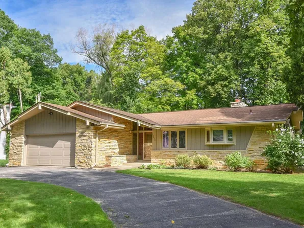12810 W Meadow LANE, New Berlin, WI 53151
