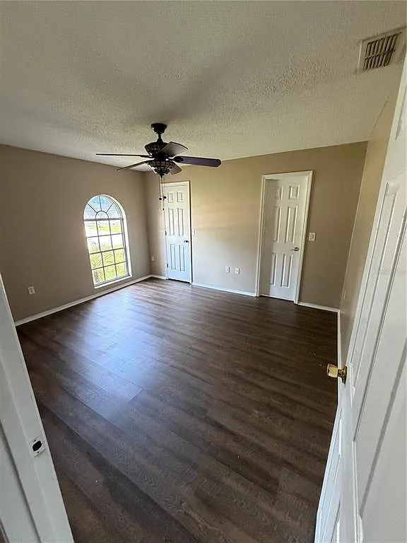 3 bed, 2.0 bath, 1129 sqft, $1,800 — Photo 4