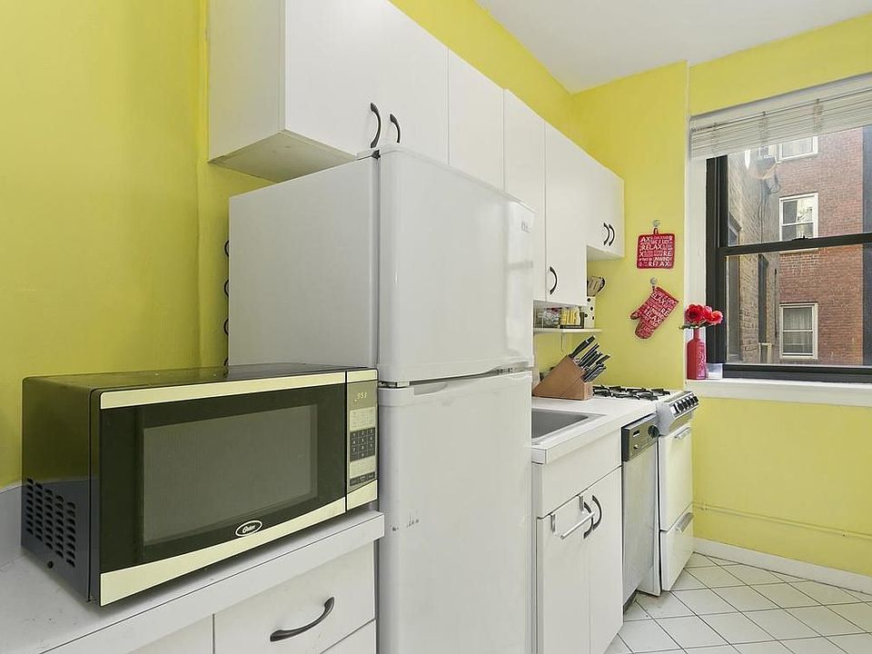 2nd image of 345 E 77th St APT 1D