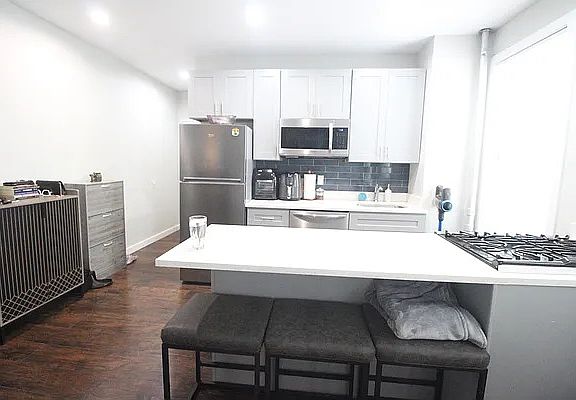 5th image of 2319 Steinway St APT 3
