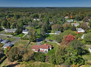 16 Manor Ln, Easton, CT 06612