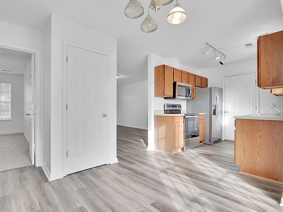 4th image of 722 Colony Village Way