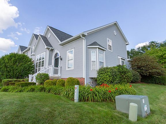 2nd image of 2046 Peterson Pl Unit 2046