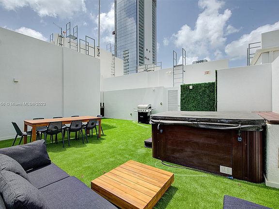 5th image of 601 NE 27th St APT 1401