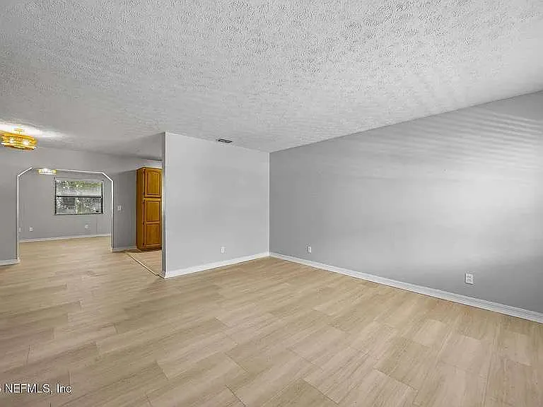 4718 Redstone Dr — Photo 8