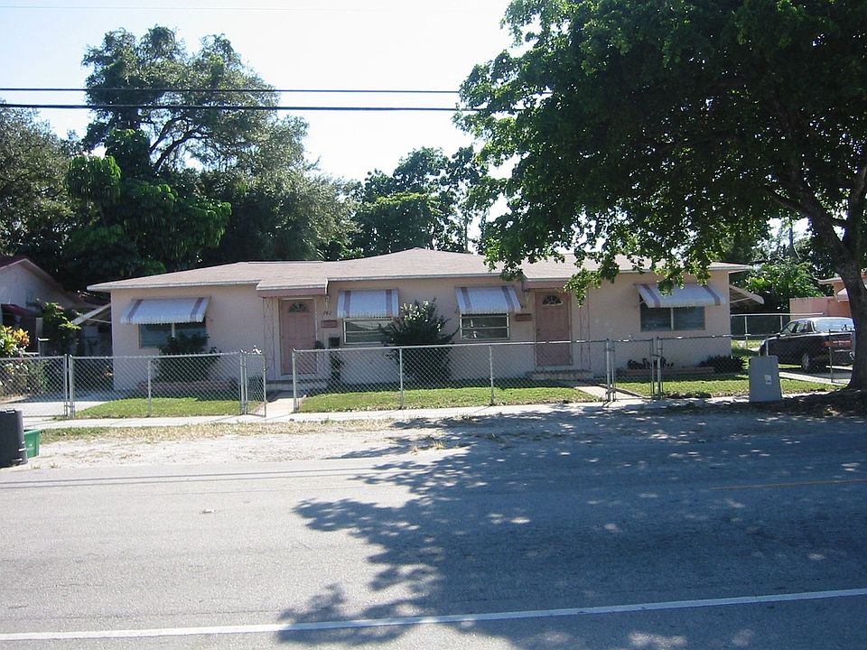 1st image of 740 NE 131st St