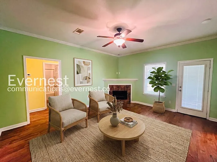3 bed, 2.0 bath, 1984 sqft, $2,045 — Photo 2