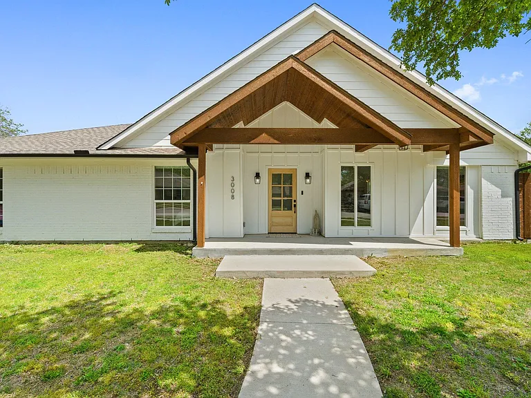3008 N Britain Rd — Photo 2
