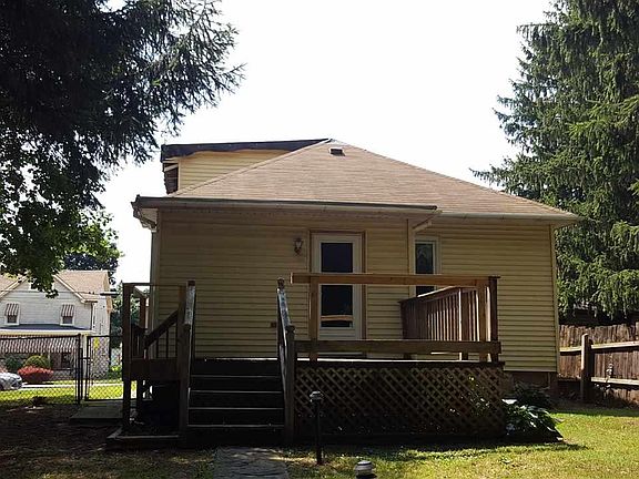 4th image of 425 N College St