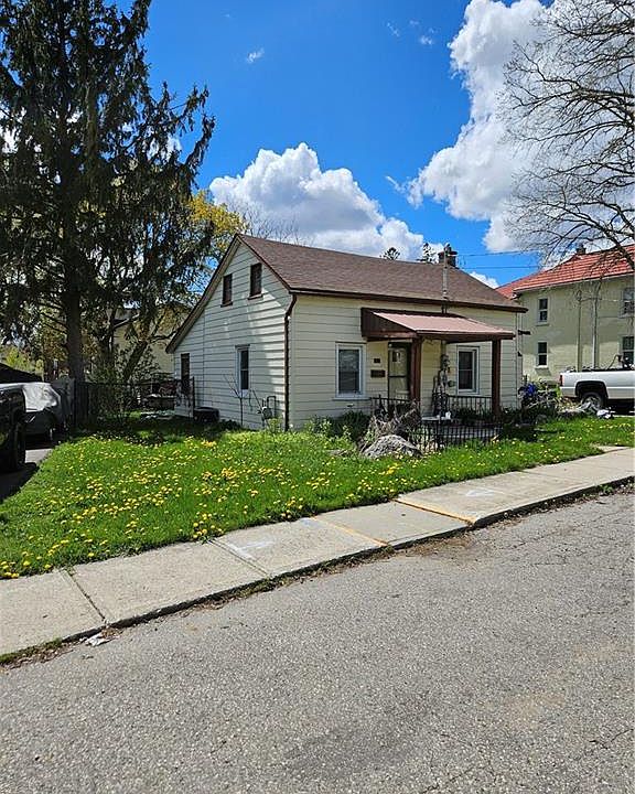 2nd image of 20 Foell St