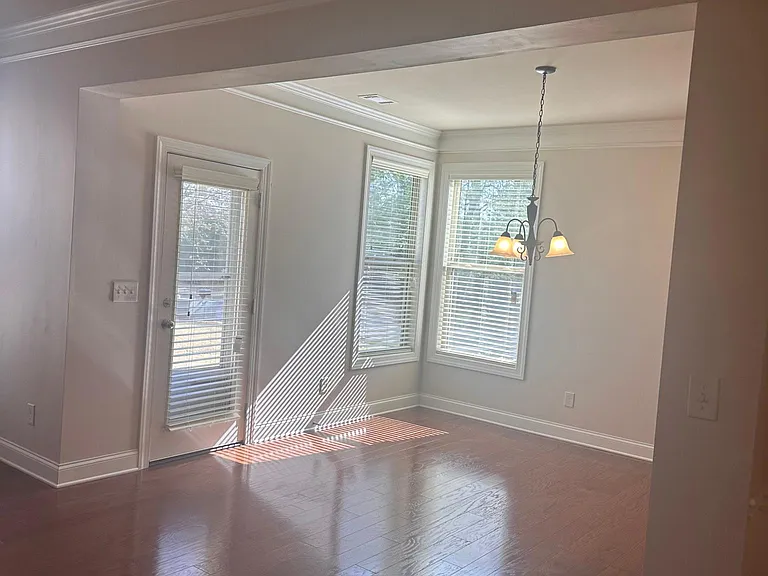 Eat in kitchen area