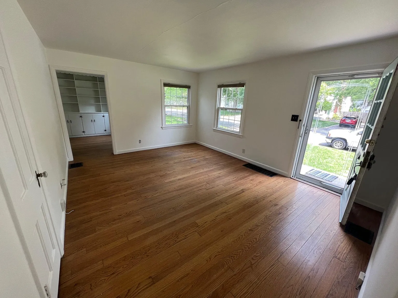 2 bed, 1000 sqft, $1,700 — Photo 3