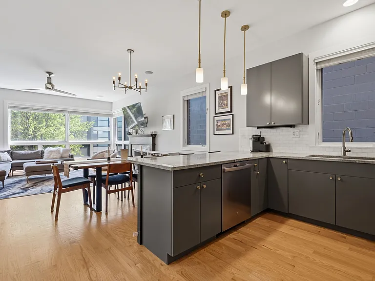 2864 W Lyndale St #2W — Photo 6