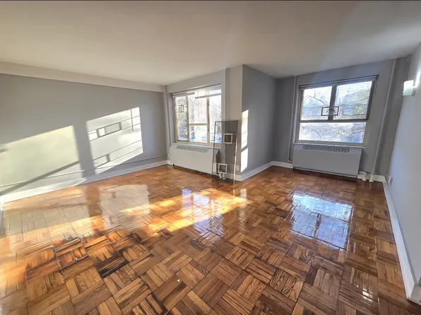 194-01 64th Cir #C, Fresh Meadows, NY 11365