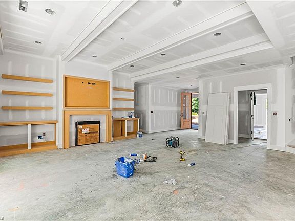 3rd image of 110 N Madera Dr