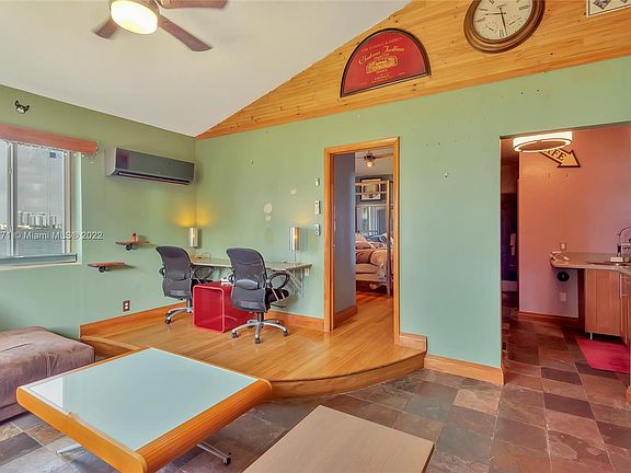 5th image of 2170 Bay Dr #3-22