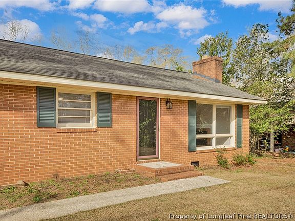 5th image of 409 College Dr