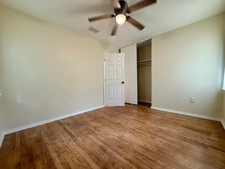 1227 Avondale Rd — Photo 9
