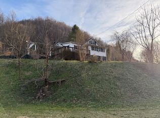 7016 Hurricane Creek Rd, Vansant, VA 24656