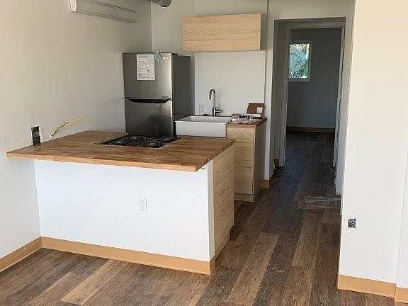 4th image of 2421 Stone St #104
