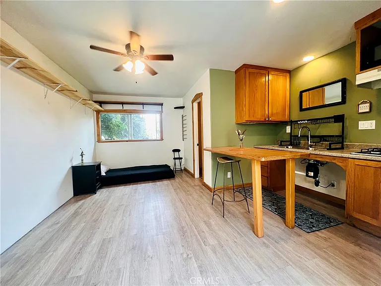 13737 Linfield Ave — Photo 5