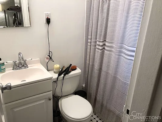 Rented by City Connections Realty | media 10