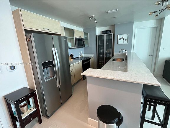 4th image of 350 NE 24th St APT 1109