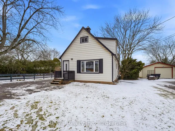 859 S Pelham Rd, Welland, ON L3C 3C9