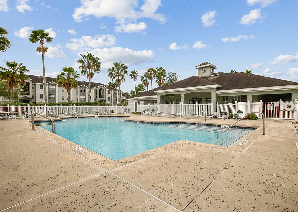 Waterford Pointe Apartments