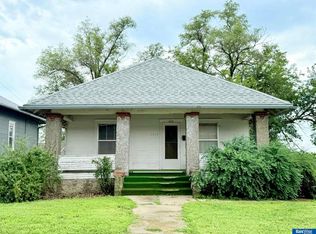 1210 4th St, Fairbury, NE 68352