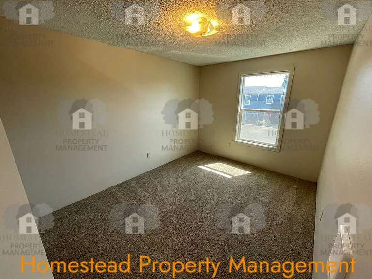 1630 Monmouth St — Photo 11