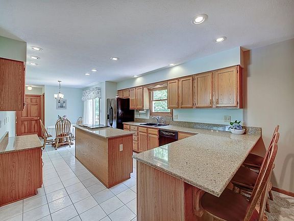 4th image of 9255 Eastwind Dr